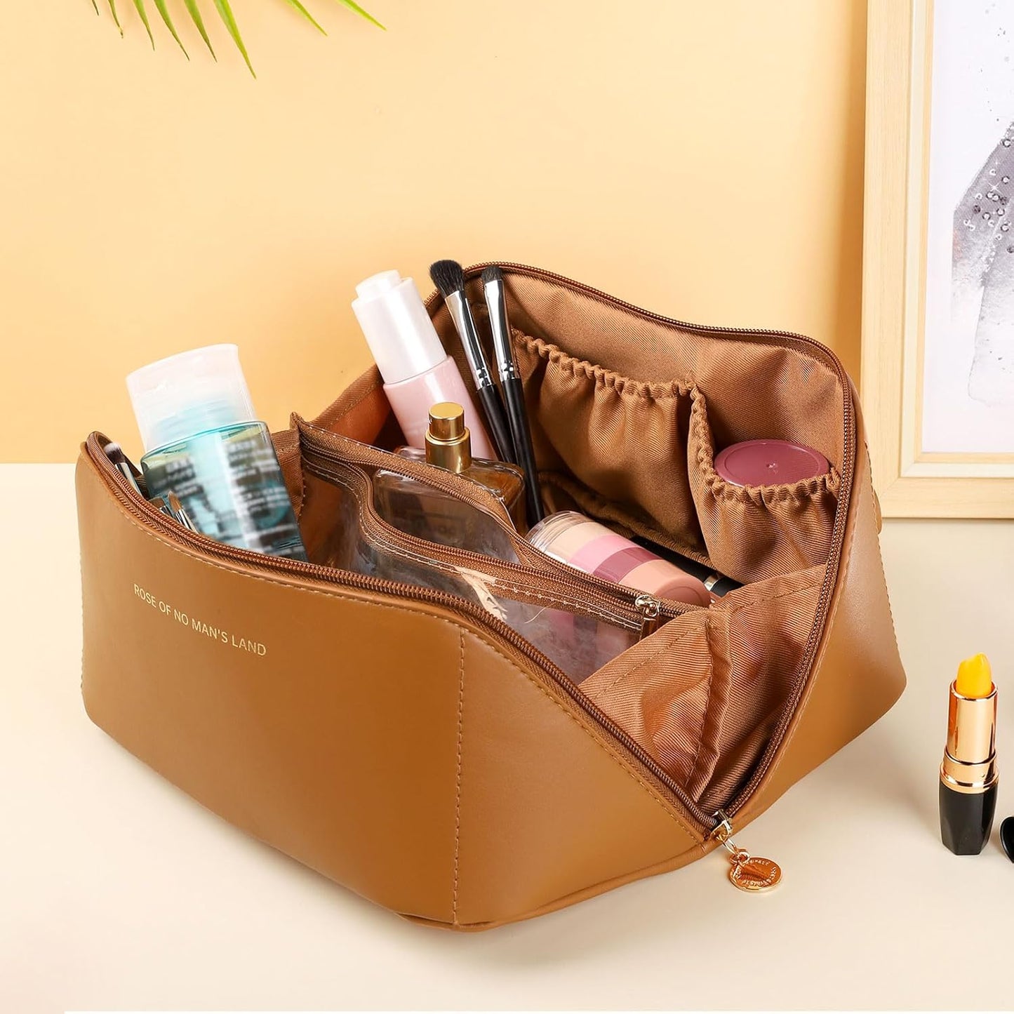 ASIAKASPALAUTUS - Kosmetiikkalaukku