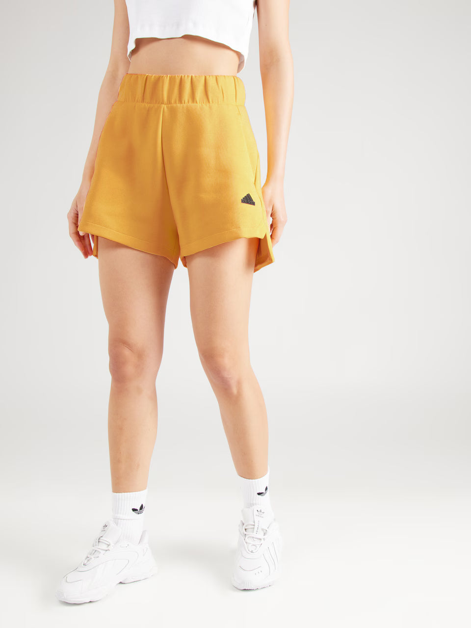 ASIAKASPALAUTUS - Naisten Adidas Z.N.E shortsit (XS)