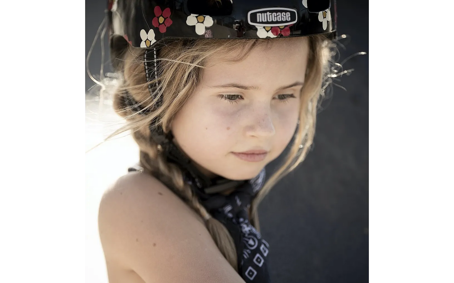 ASIAKASPALAUTUS - Pyöräilykypärä Nutcase (52-56 cm)